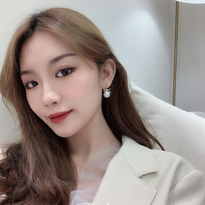 伊黛儿 蝴蝶结珍珠耳饰