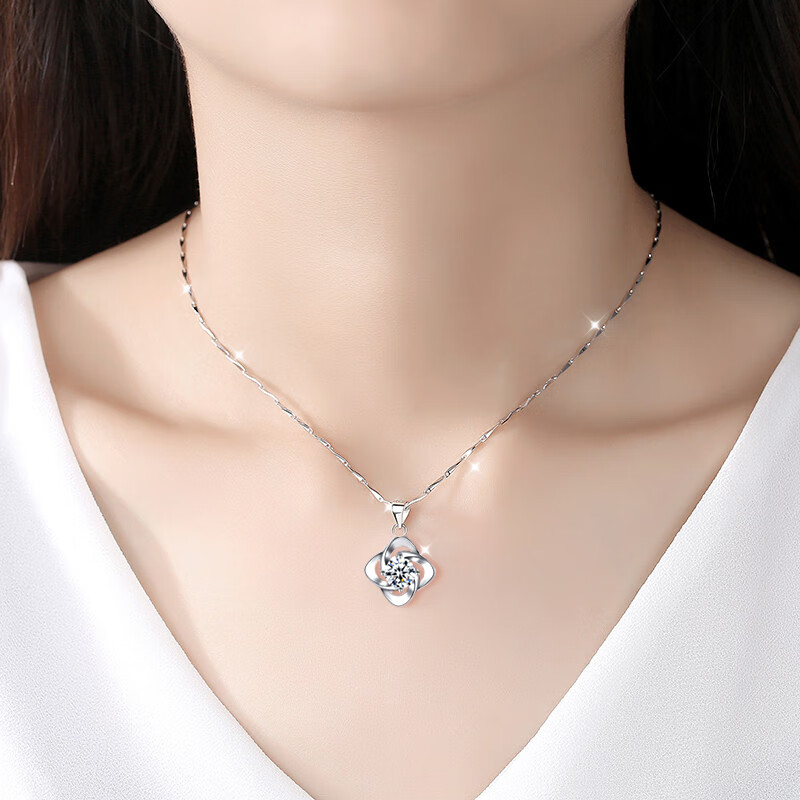 建禄 四叶草锁骨链