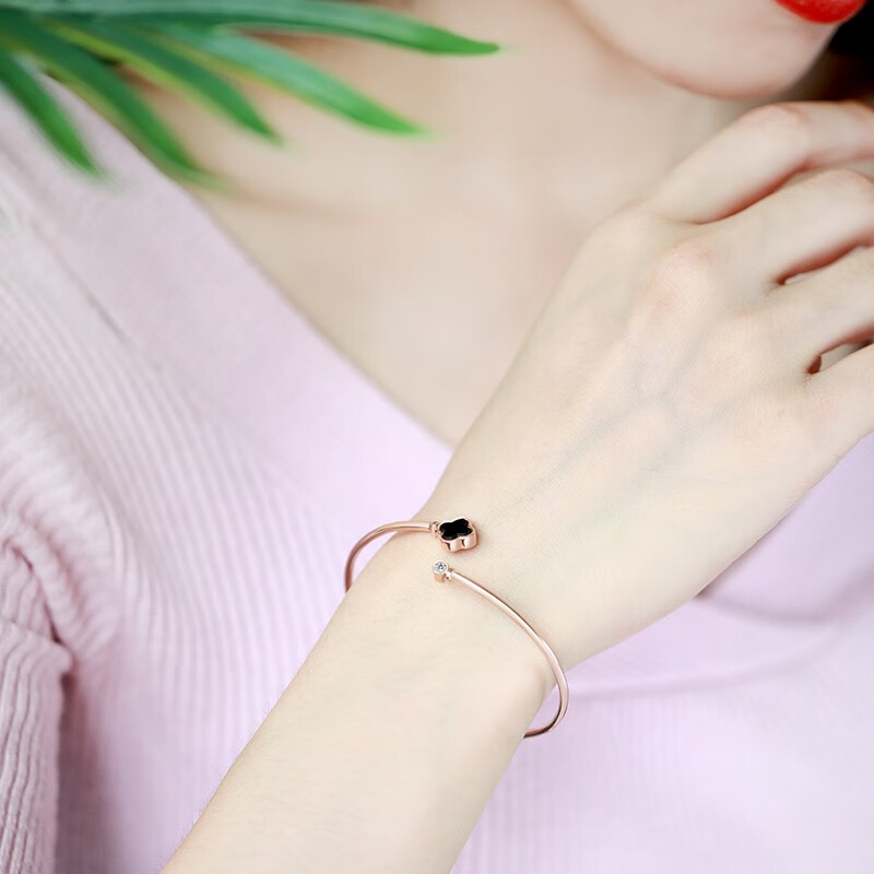 倾爱 四叶草玛瑙手镯