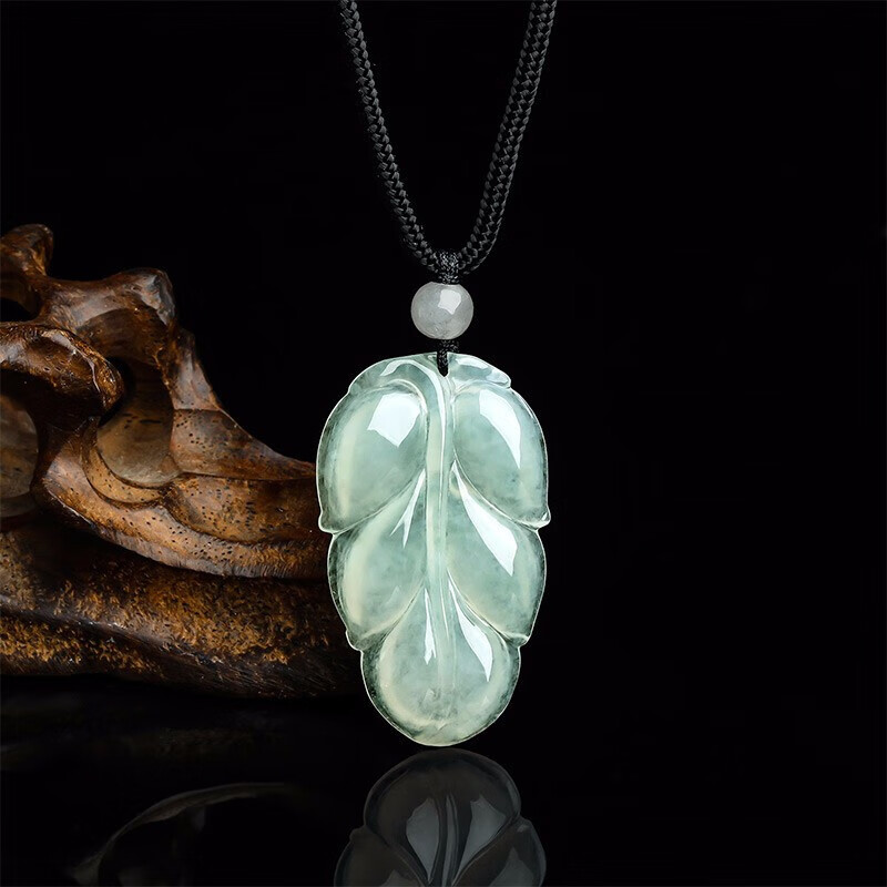 周六福 叶子翡翠吊坠