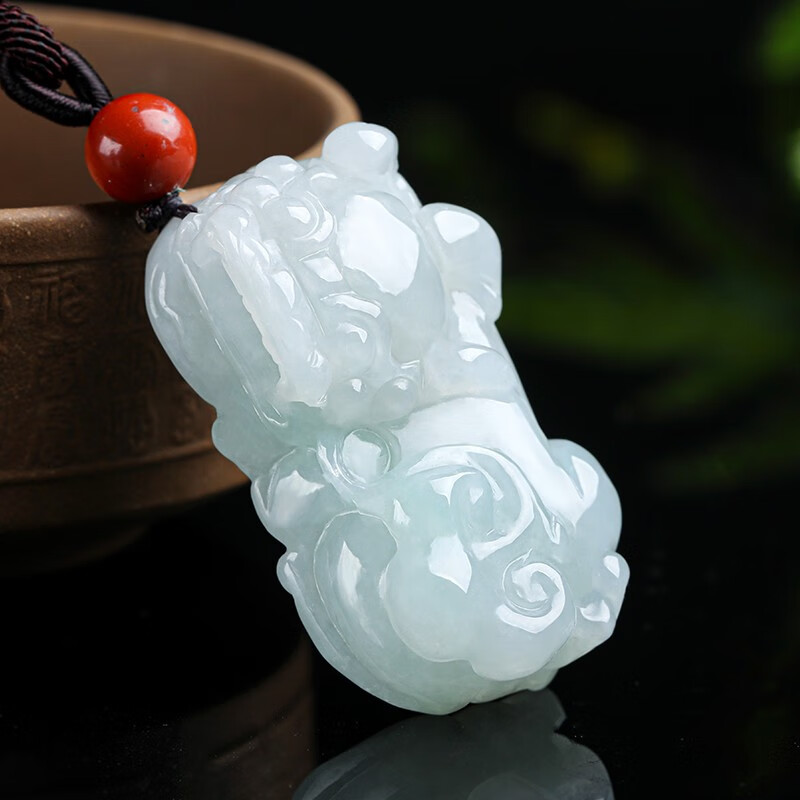 珍唯伊 质量上乘翡翠吊坠