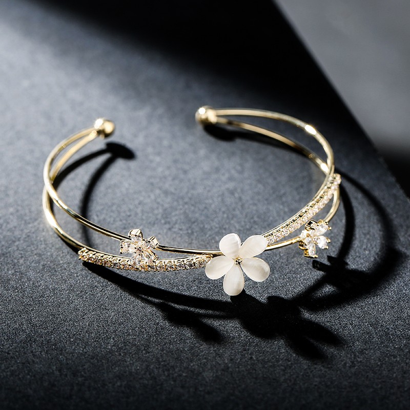 戴拉 镶钻立体花朵手链