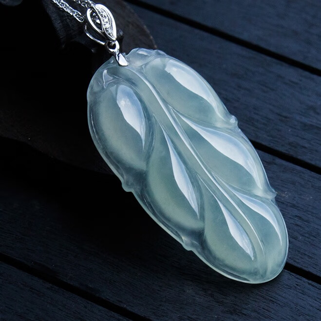 金帕岗 叶子翡翠吊坠