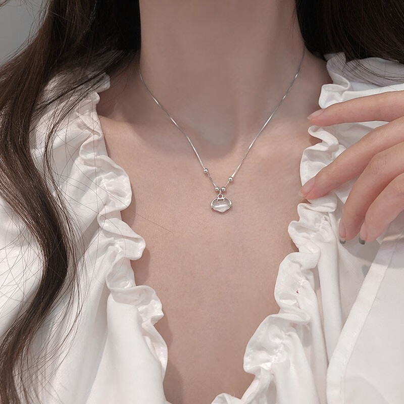 伊黛儿 吉祥如意小锁项链