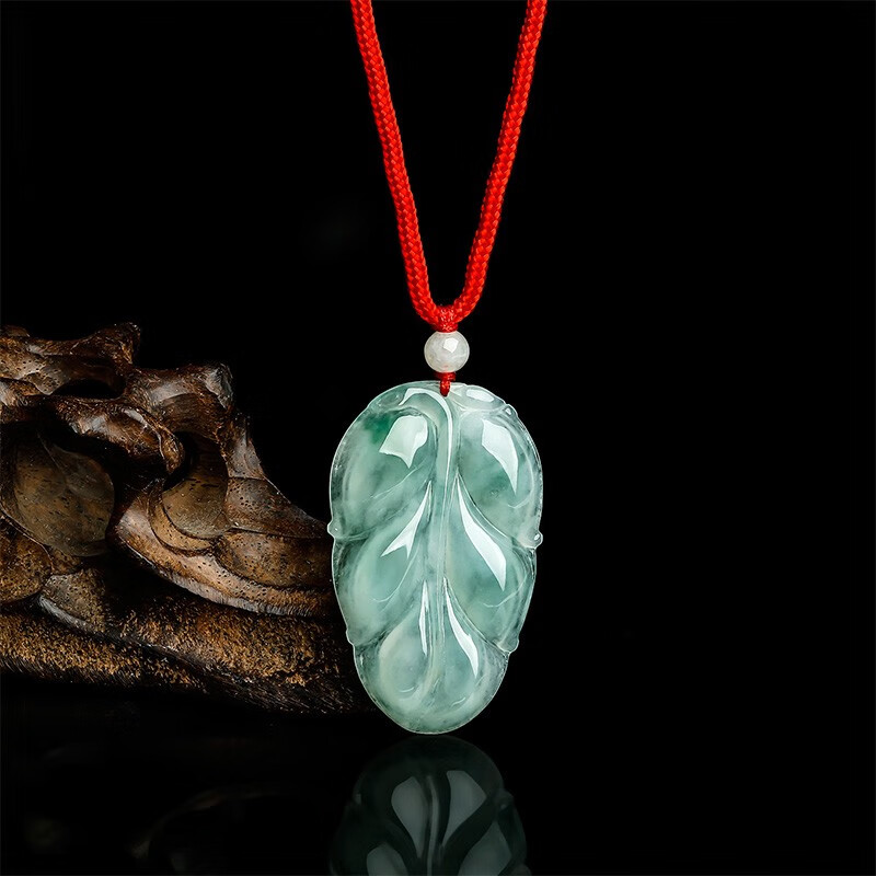 周六福 精致叶子翡翠吊坠