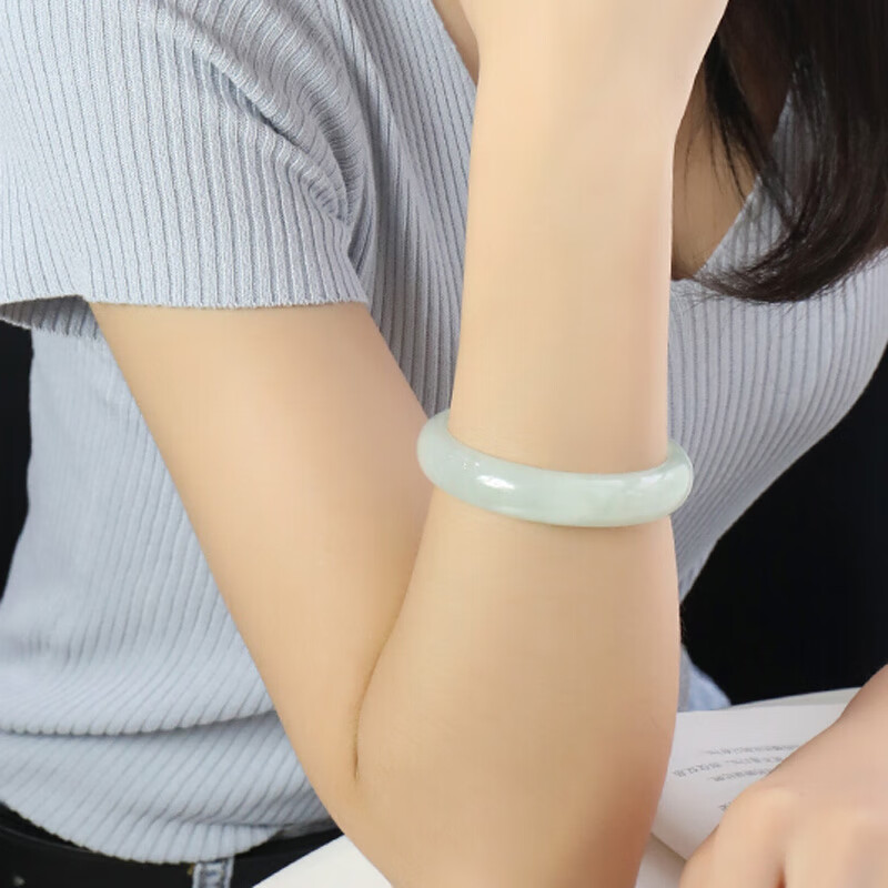 印象眸 水润清透翡翠玉镯