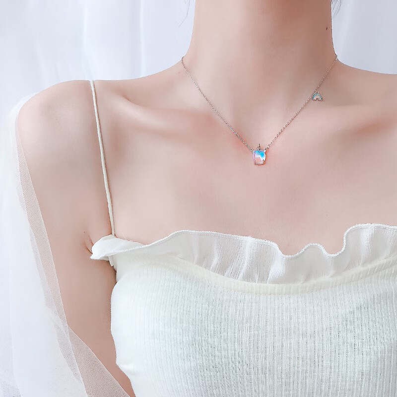 束芬 独角兽月光石彩虹项链