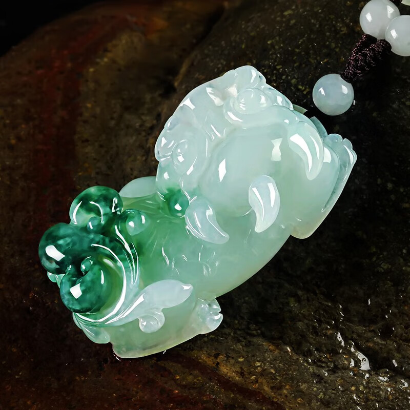 碧玉尊 冰糯种貔貅翡翠吊坠