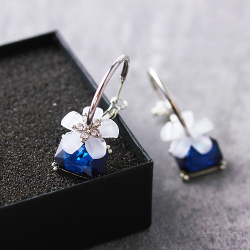 玖维娅 简约长款流苏耳饰