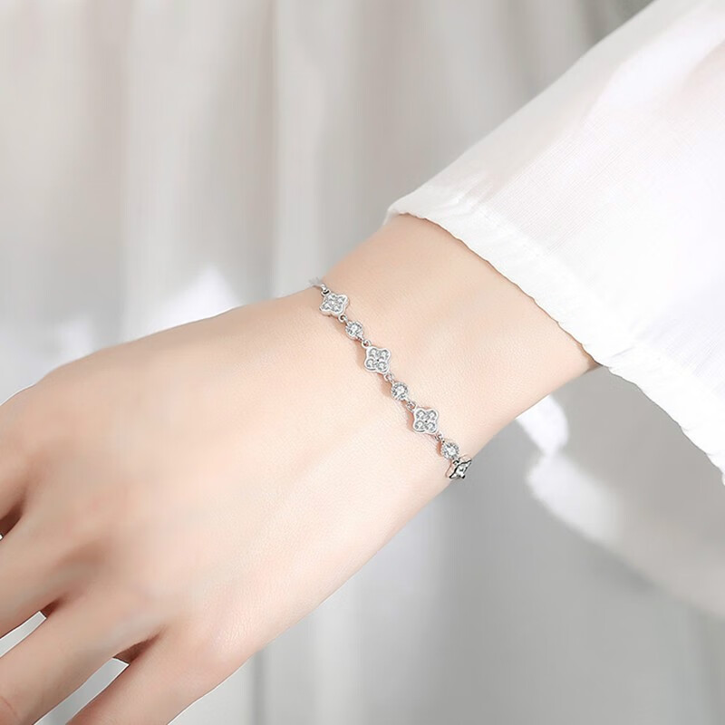 卓尼萱 四叶草925银手链