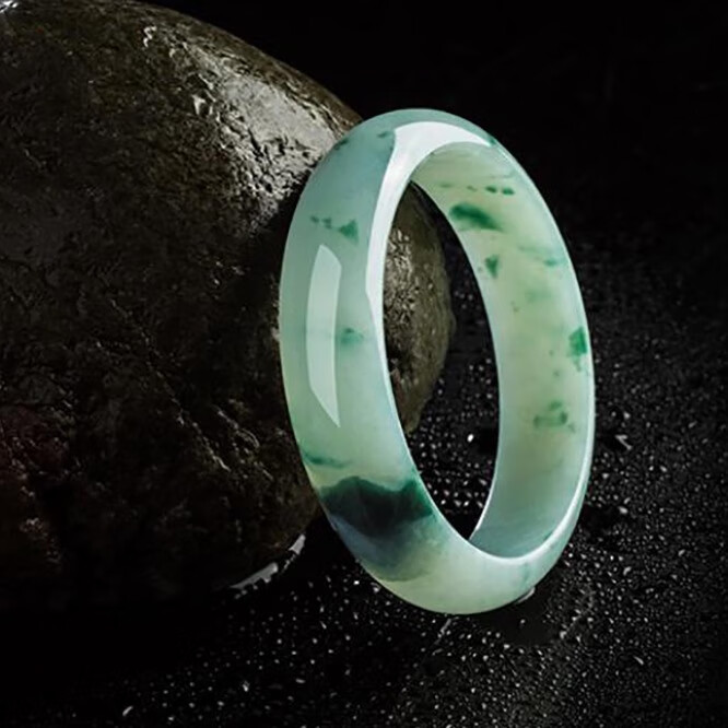 碧玉尊 飘绿冰种翡翠手镯