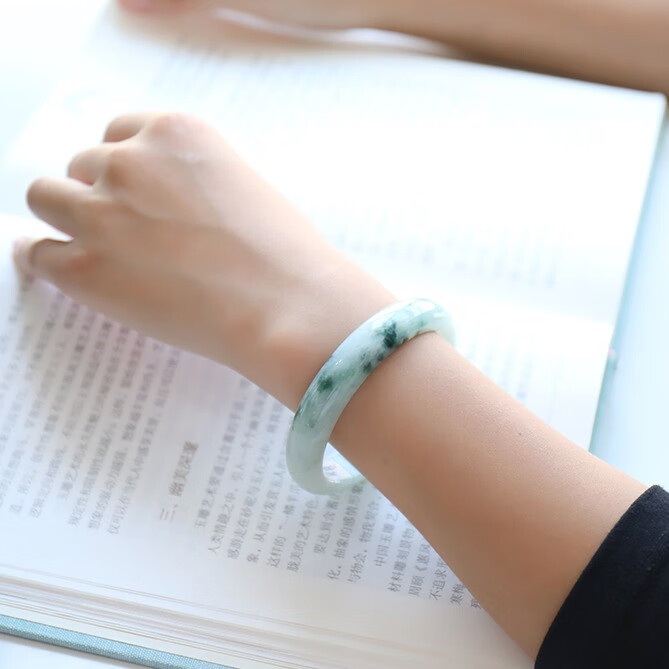 印象眸飘花翡翠手镯