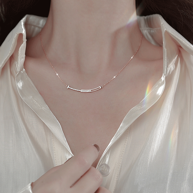 伊黛儿 微笑造型吊坠项链