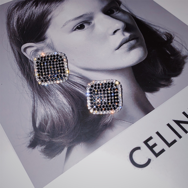 伊黛儿 黑色几何耳饰