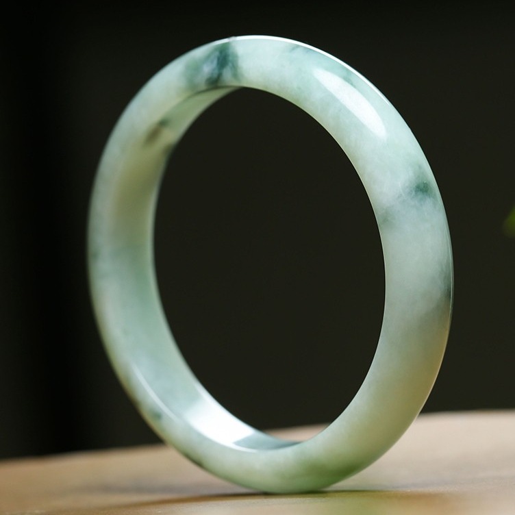 珍唯伊晶莹剔透手镯