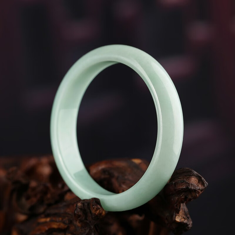 泽心雅玉 淡雅翡翠手镯