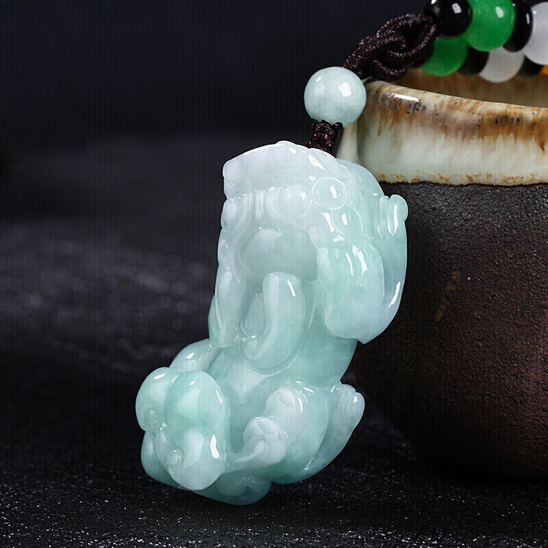 初源 貔貅雕刻 翡翠吊坠