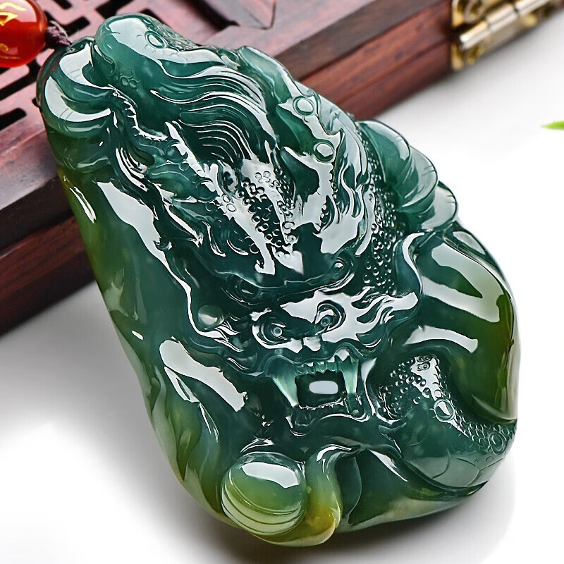 可玉可求 双面雕龙翡翠吊坠