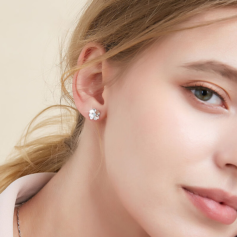 Winy 银色四叶草耳饰