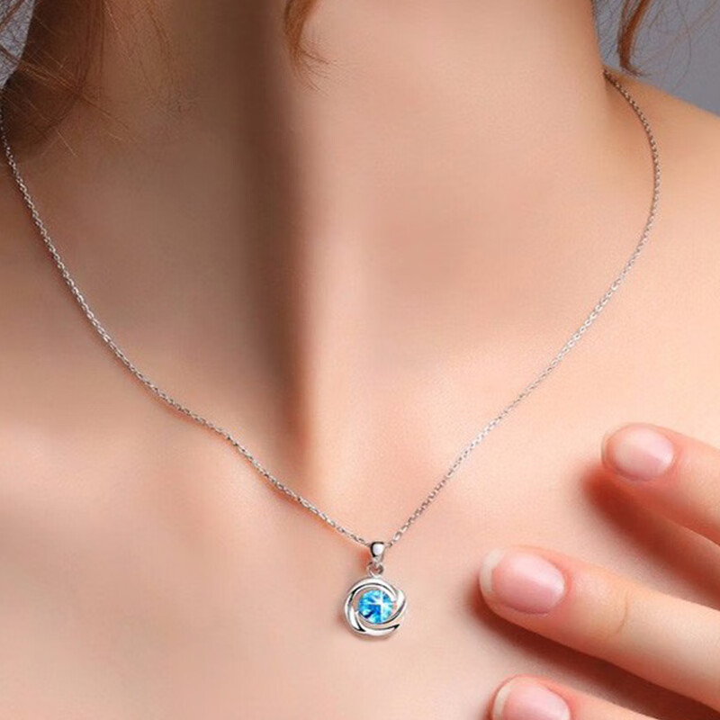 恒致 时尚简约四叶草项链