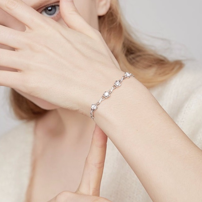 卡蒂罗 优雅白锆手链