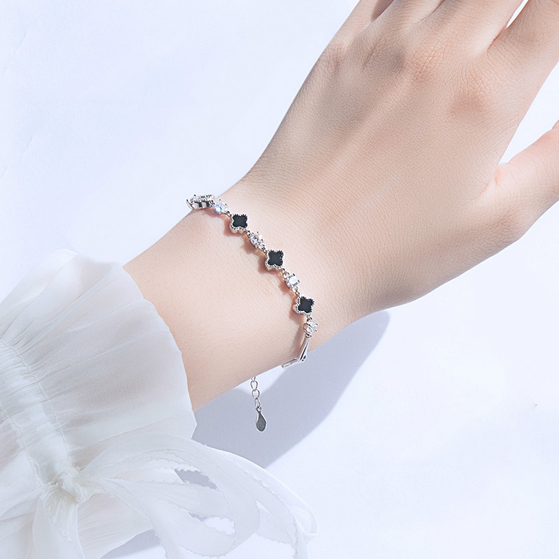 施华钰 四叶草手链