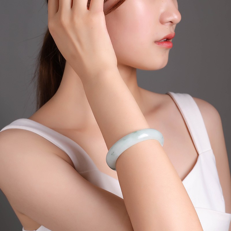 印象眸 精致飘花翡翠手镯