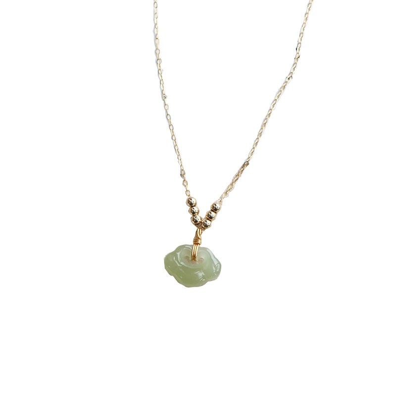 伊黛儿和田玉如意锁项链