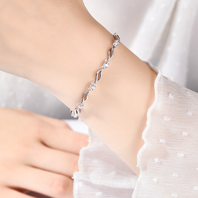 卡蒂罗 镶嵌施华洛世奇锆手链