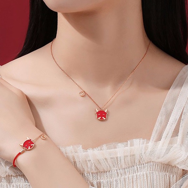 甜甜猫 萌趣小牛项链