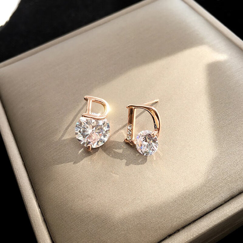 西月锦绣 简约字母时尚耳饰