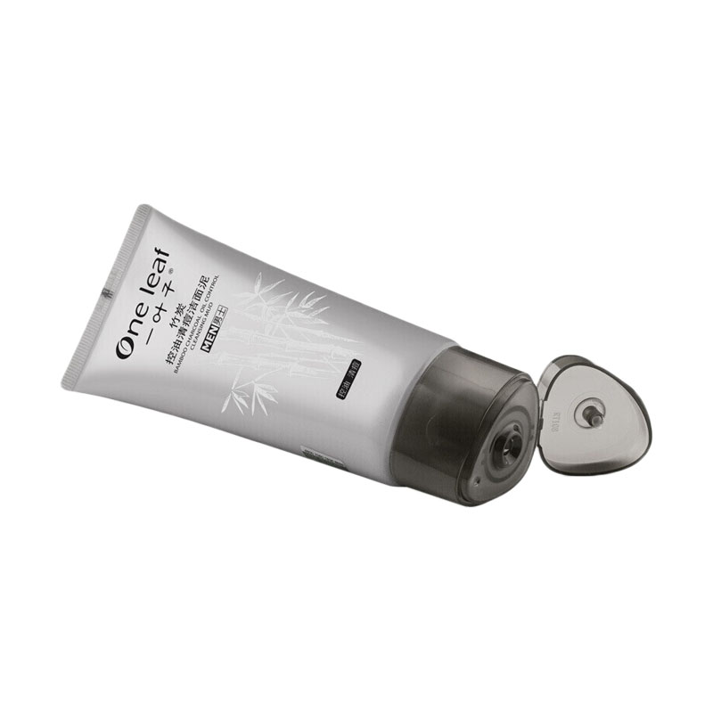 一叶子 竹炭祛痘洁面乳