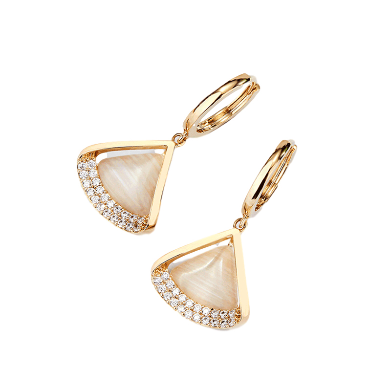 伊黛儿 裙摆造型耳饰