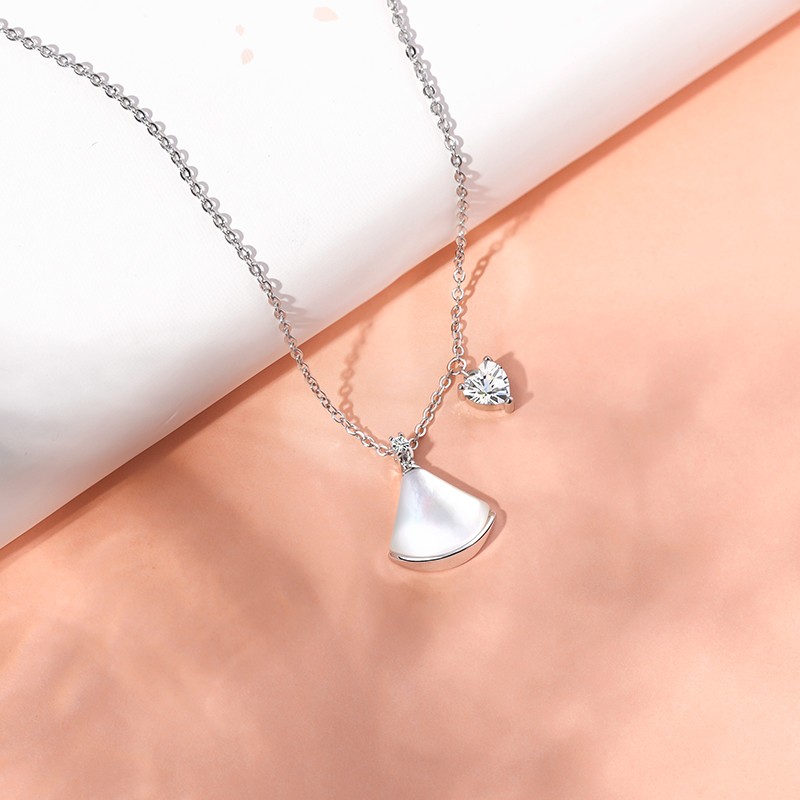 博皓 小裙子吊坠项链