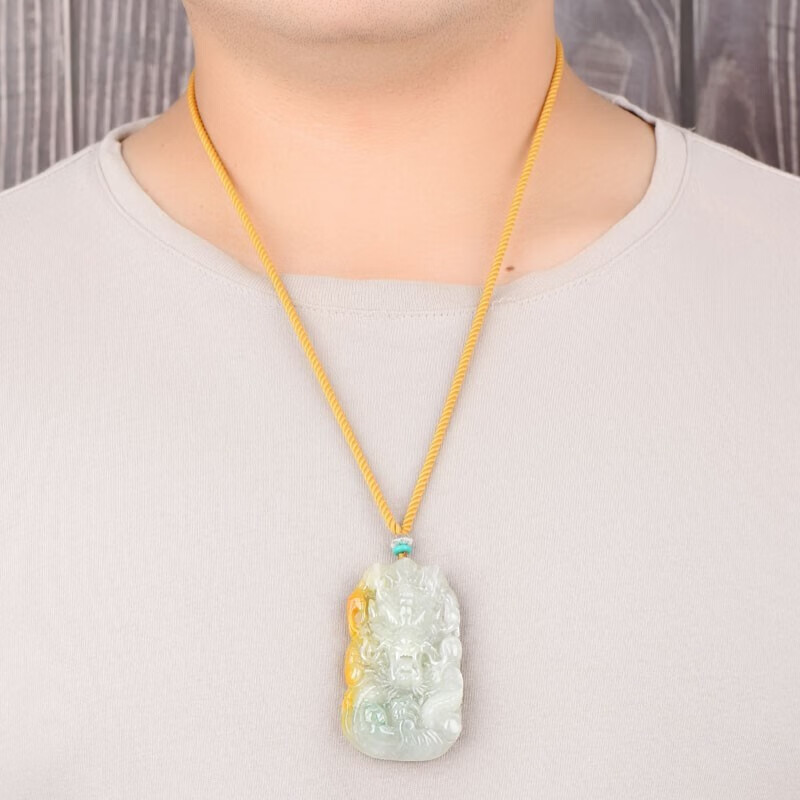 千载一玉 浅绿黄色 翡翠吊坠