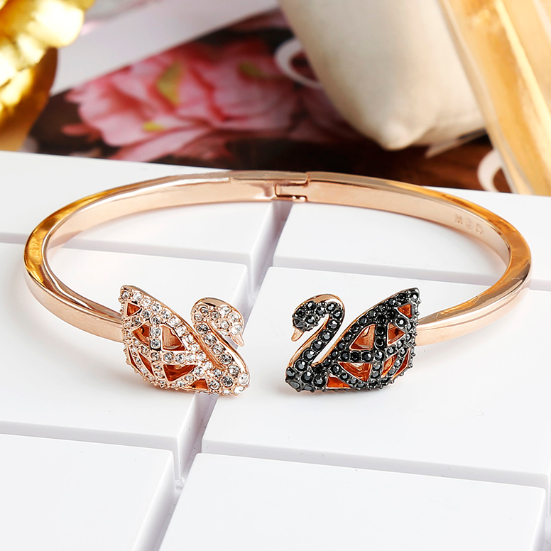 施华洛世奇 黑白镂空天鹅手链