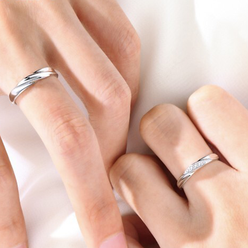 卡蒂罗 镶嵌施华洛世奇锆戒指