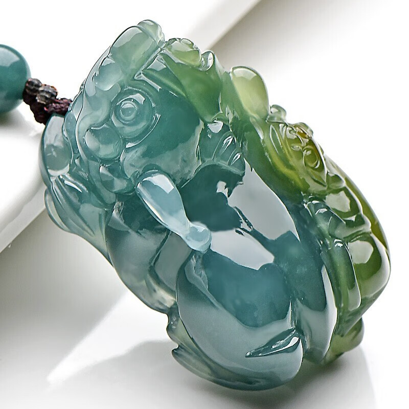 千载一玉 蓝水飘黄 翡翠吊坠