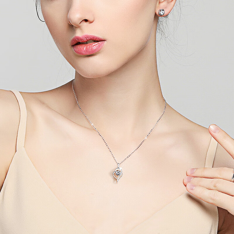 冠带 爱心形状项链