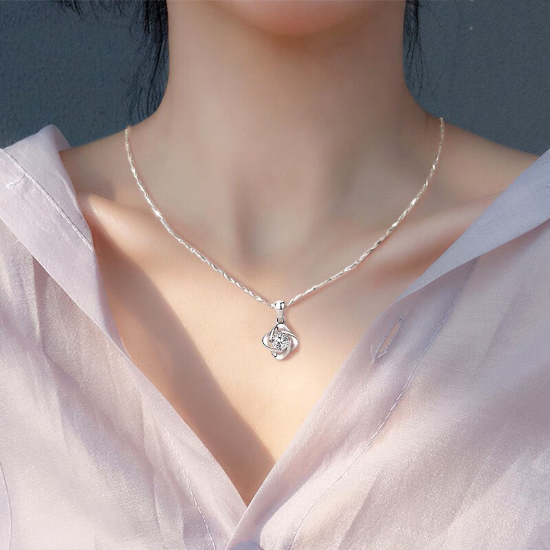 唯一 四叶草锆石银项链