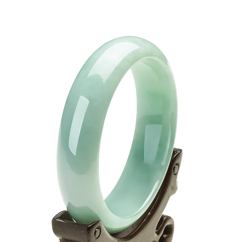 碧玉尊 质地细腻 翡翠手镯