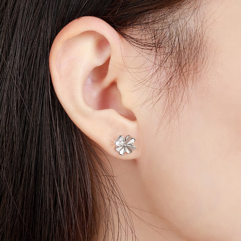 花影幸运四叶草银耳饰