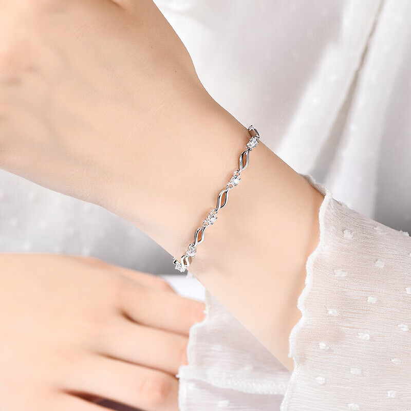 卡蒂罗 镶嵌施华洛世奇锆手链