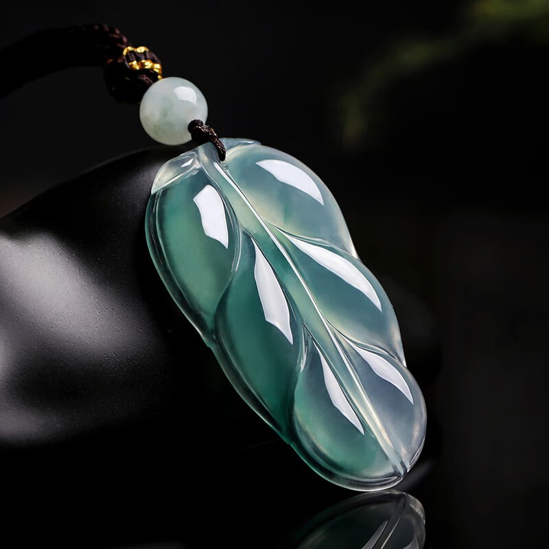 珍唯伊 飘花树叶翡翠吊坠