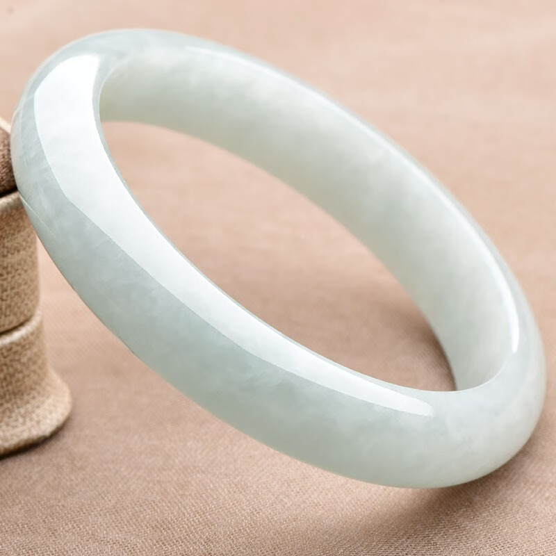 千载一玉 恬淡温润 翡翠手镯