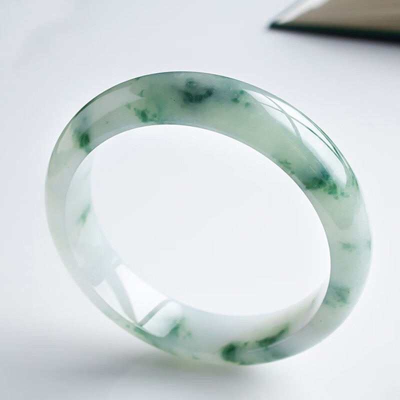 艾选潮品 温润细腻 翡翠手镯