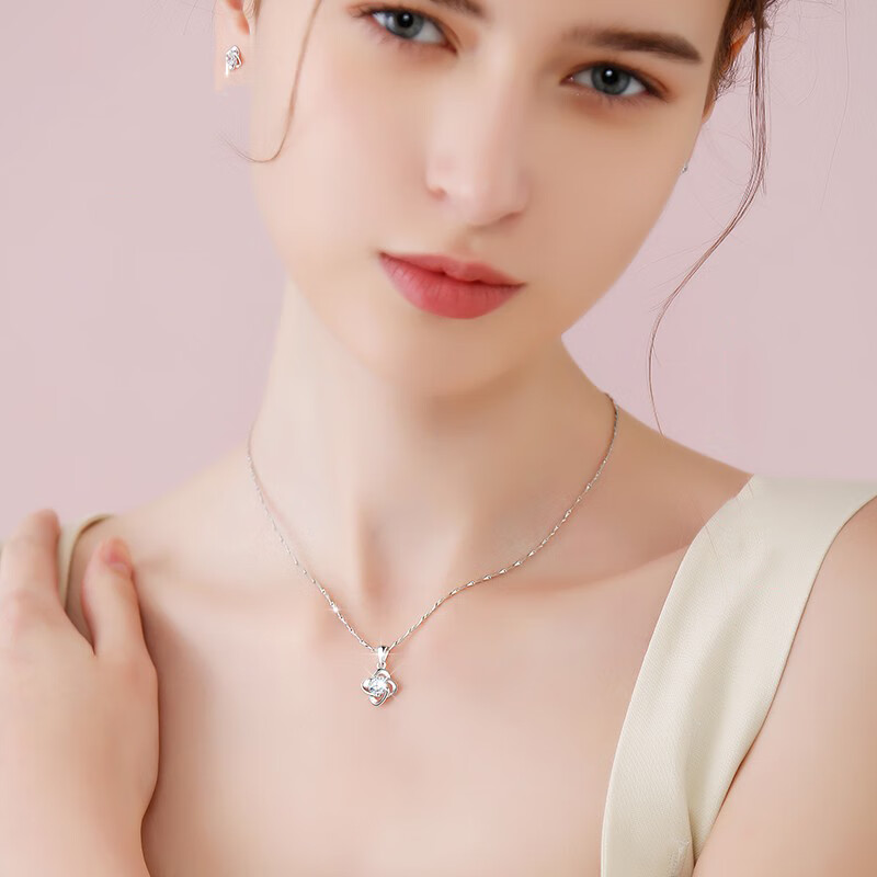 唯一 四叶草银项链