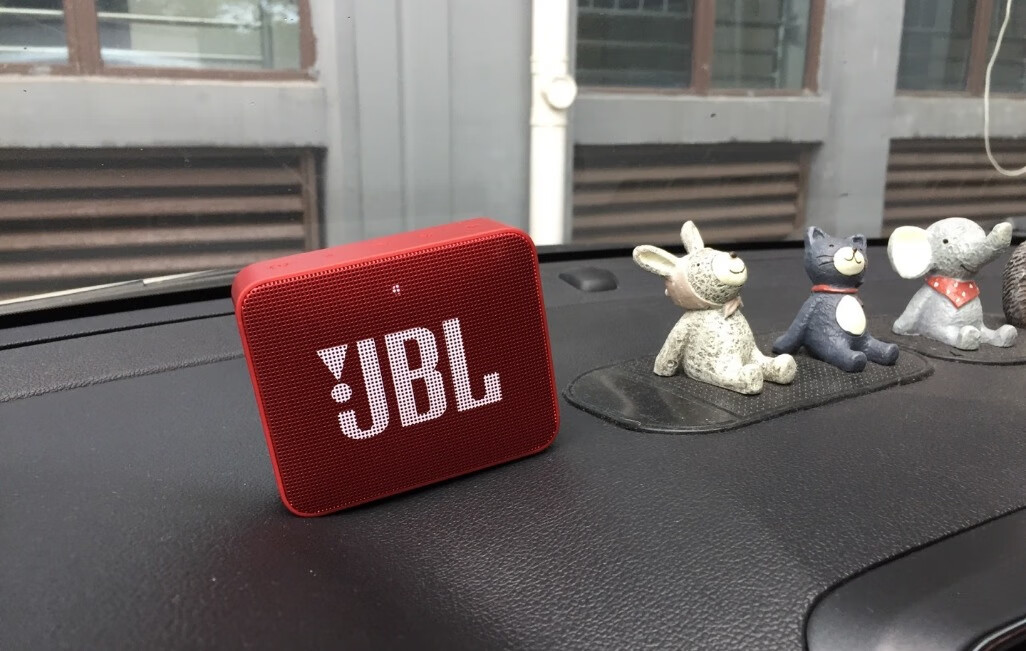 JBL GO2无线智能音响，方便去野餐播放音乐，200元左右实用数码礼物