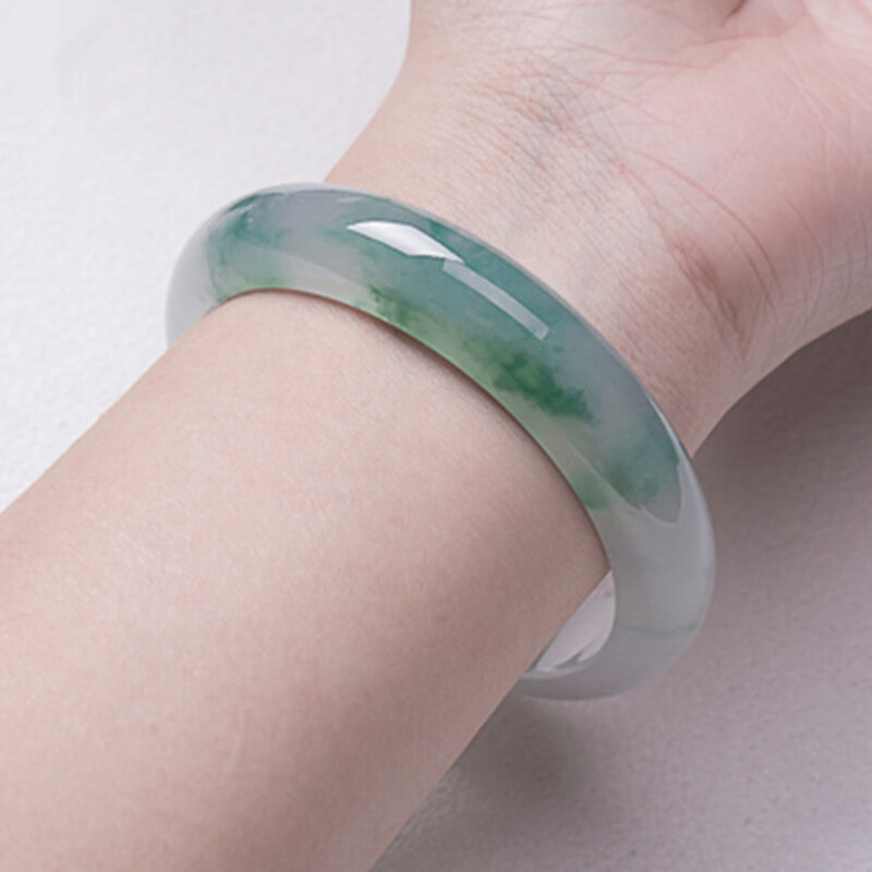 影亨 弧度柔和翡翠手镯