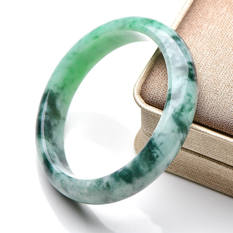 可玉可求 油绿飘花翡翠手镯